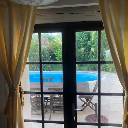 Maison Ancienne Avec Piscine Au Milieu Des Vignes * Merignac (Charente-Maritime)
