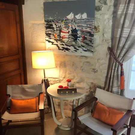 Maison Ancienne Avec Piscine Au Milieu Des Vignes * Merignac (Charente-Maritime)