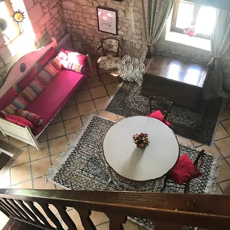 Villa Maison Ancienne Avec Piscine Au Milieu Des Vignes *
