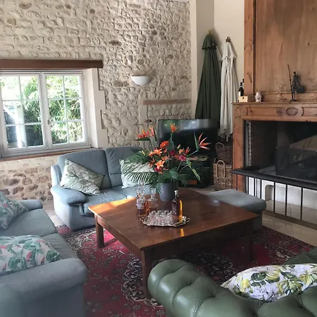 Maison Ancienne Avec Piscine Au Milieu Des Vignes * Merignac (Charente-Maritime)