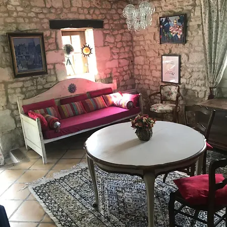 Maison Ancienne Avec Piscine Au Milieu Des Vignes
