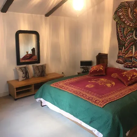 Maison Ancienne Avec Piscine Au Milieu Des Vignes