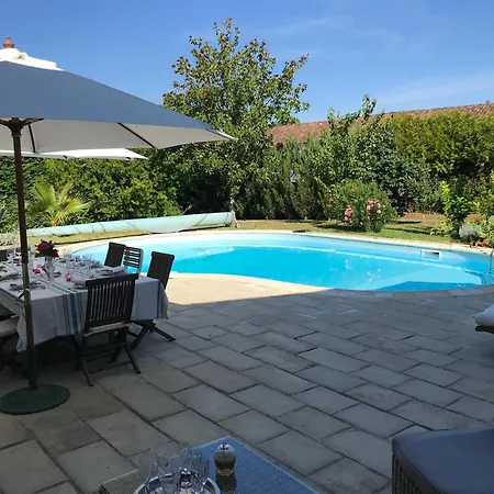 Maison Ancienne Avec Piscine Au Milieu Des Vignes Villa Merignac (Charente-Maritime)