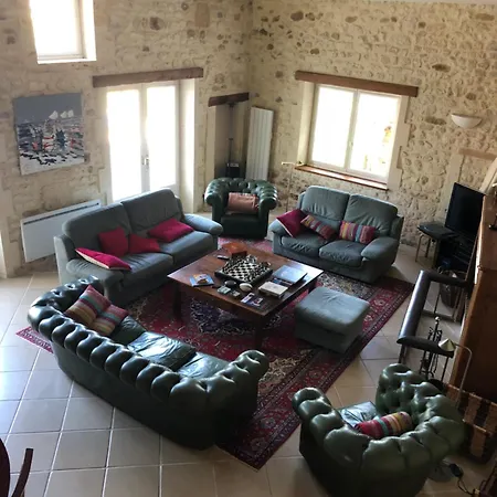 Maison Ancienne Avec Piscine Au Milieu Des Vignes